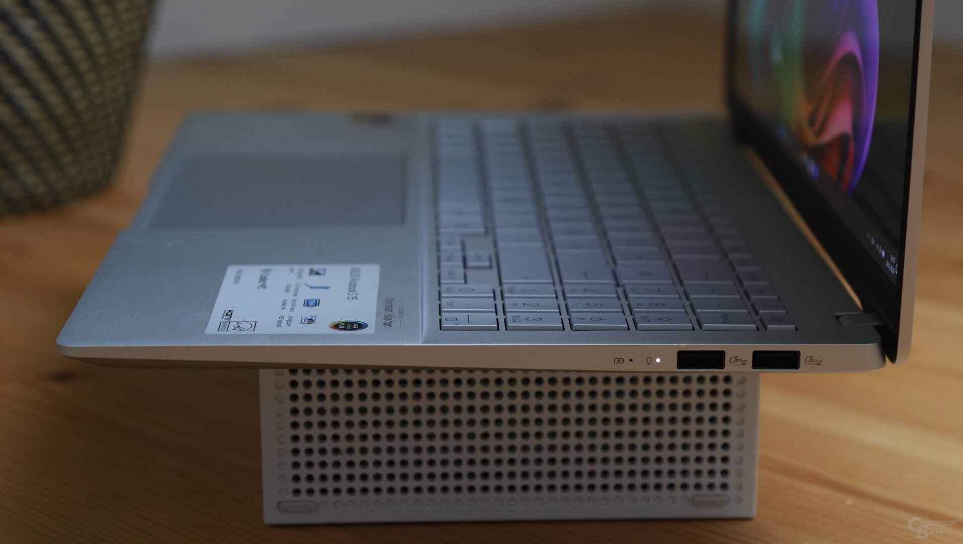 Das Asus Vivobook S 15 (5507) mit Snapdragon X Elite und Windows 11 on Arm 24H2 im Test