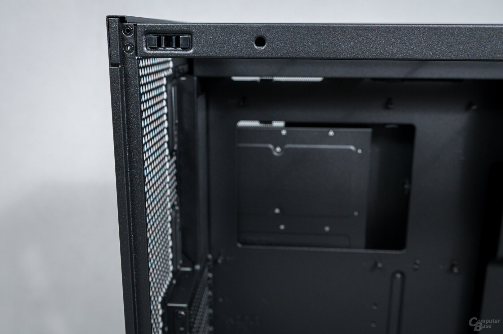 NZXT H7 Flow RGB im Test: Keine Dämpfung für das Glasseitenteil