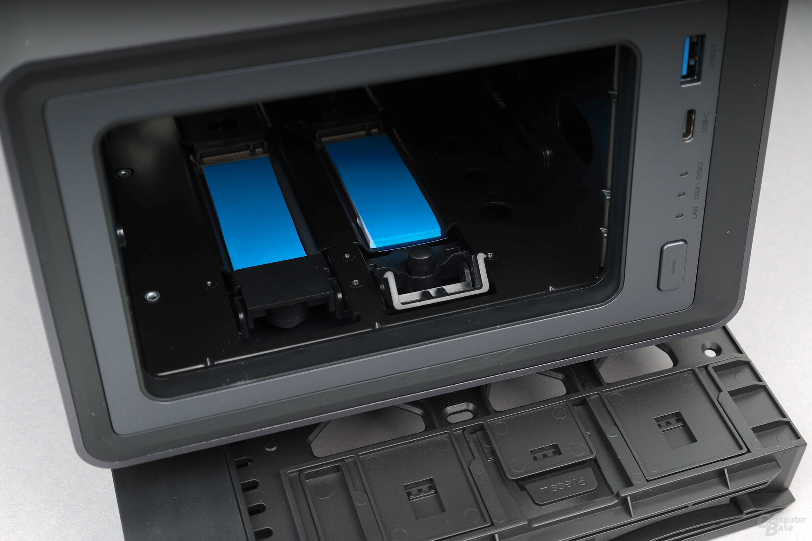 Ugreen DXP2800: Die M.2-Sots im Inneren