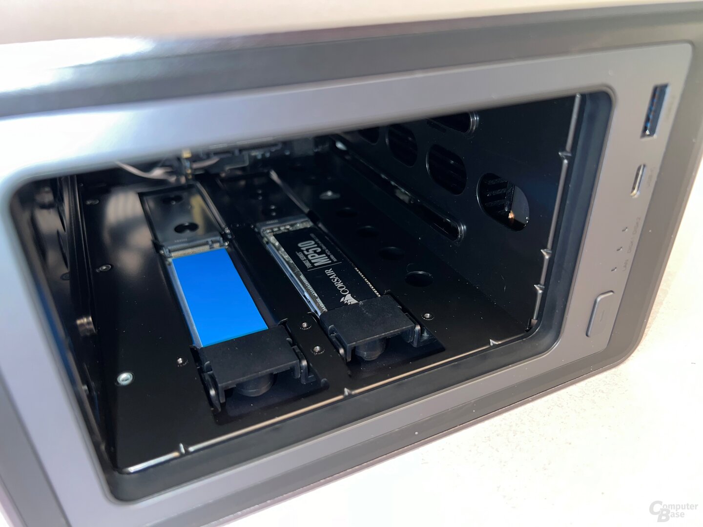 Ugreen DXP2800: 2 M.2-Steckplätze für Cache oder Volumes