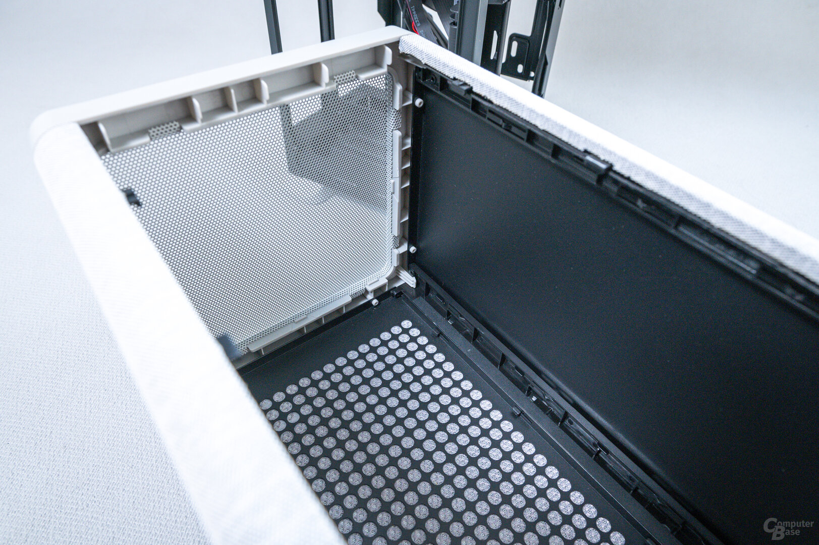 Fractal Design Mood im Test: Cover von innen