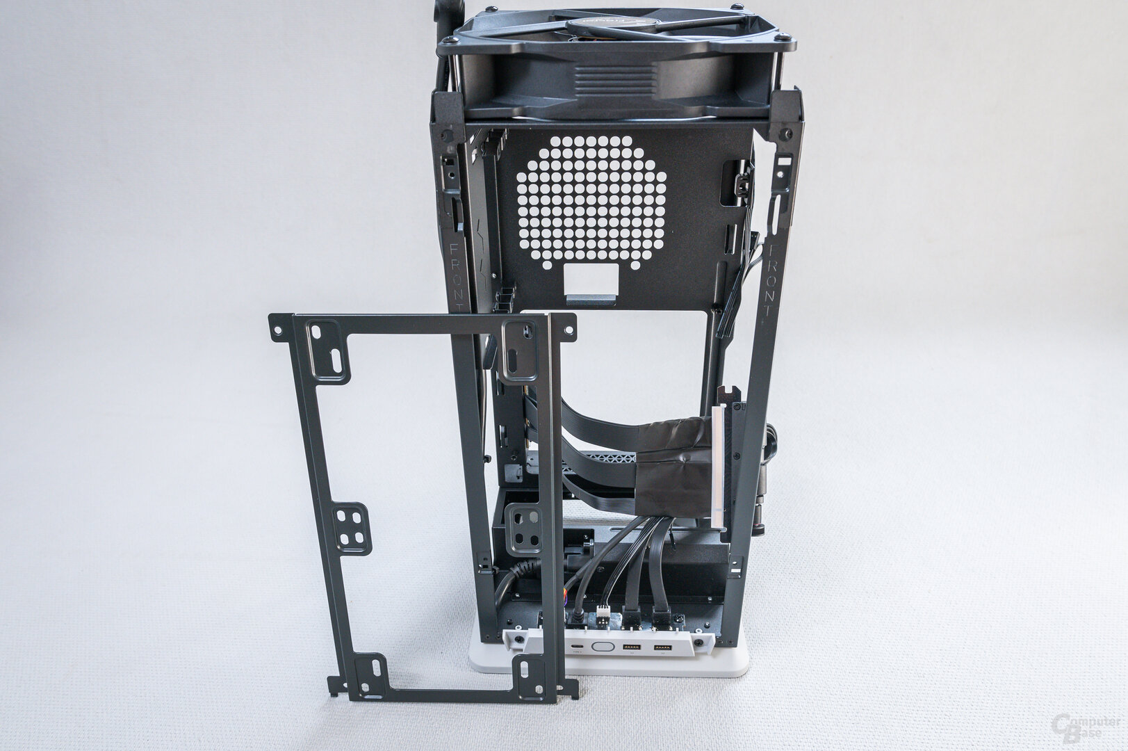 Fractal Design Mood im Test: Lüfter-Bracket in der Front