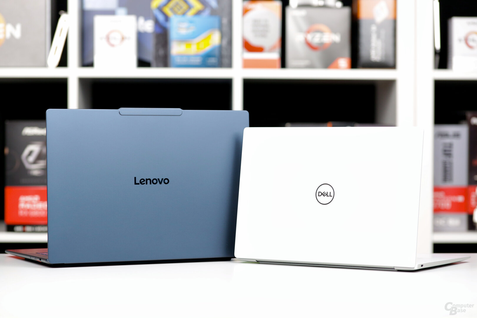 Schlichte Gehäuse, Lenovo mit Leiste für die Webcam