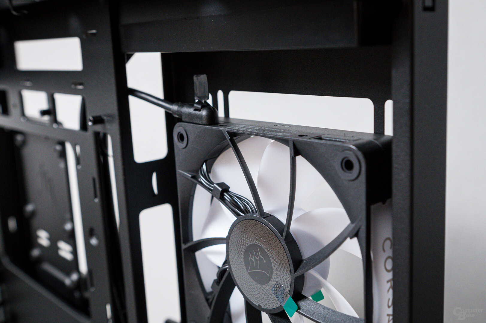 Corsair 3500X im Test: Weniger Kabel dank iCUE-Link