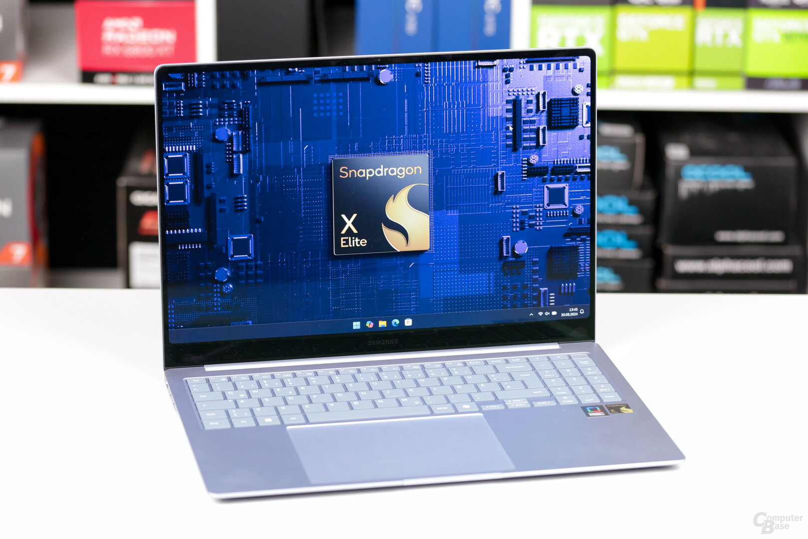 16-Zoll-Bildschirm mit 120 Hz schnellem OLED-Panel