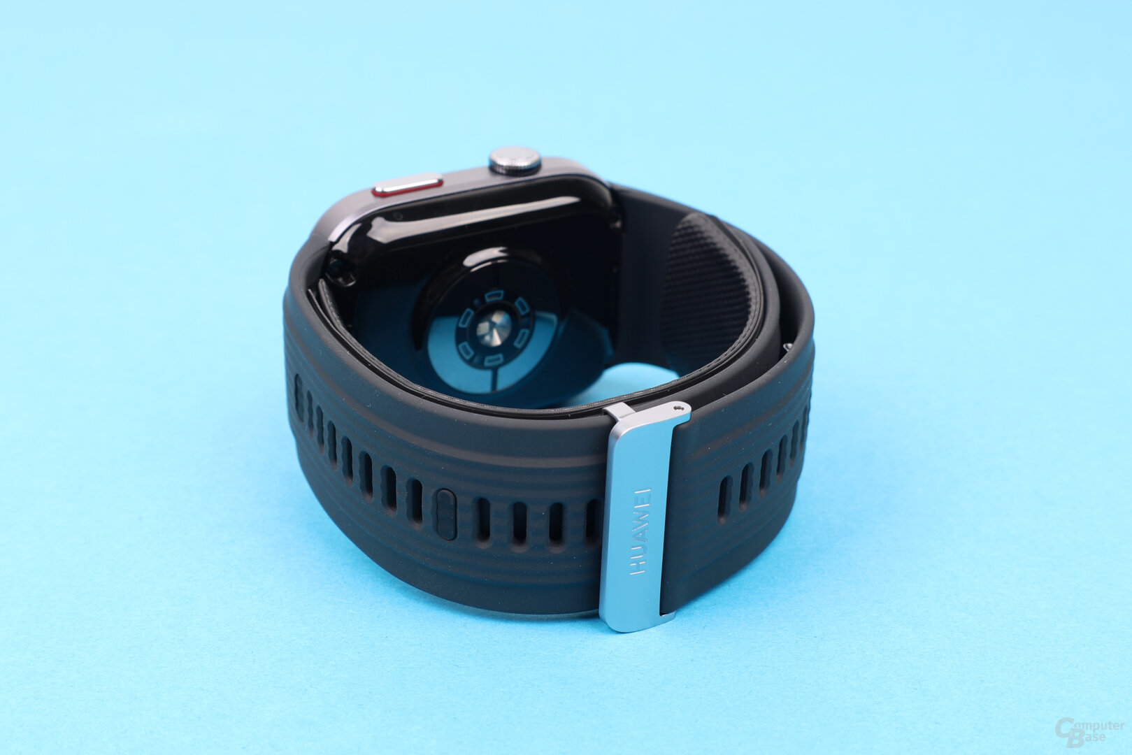 Huawei Watch D2 mit Blutdruck-Manschette im Armband