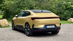 Polestar 4 und 3 angeschaut: Sportlichster Polestar tauscht Scheibe gegen Display-Spiegel