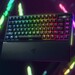 Razer BlackWidow V4 Pro 75%: Aufwändiger Aufbau und Display gegen die Asus Azoth