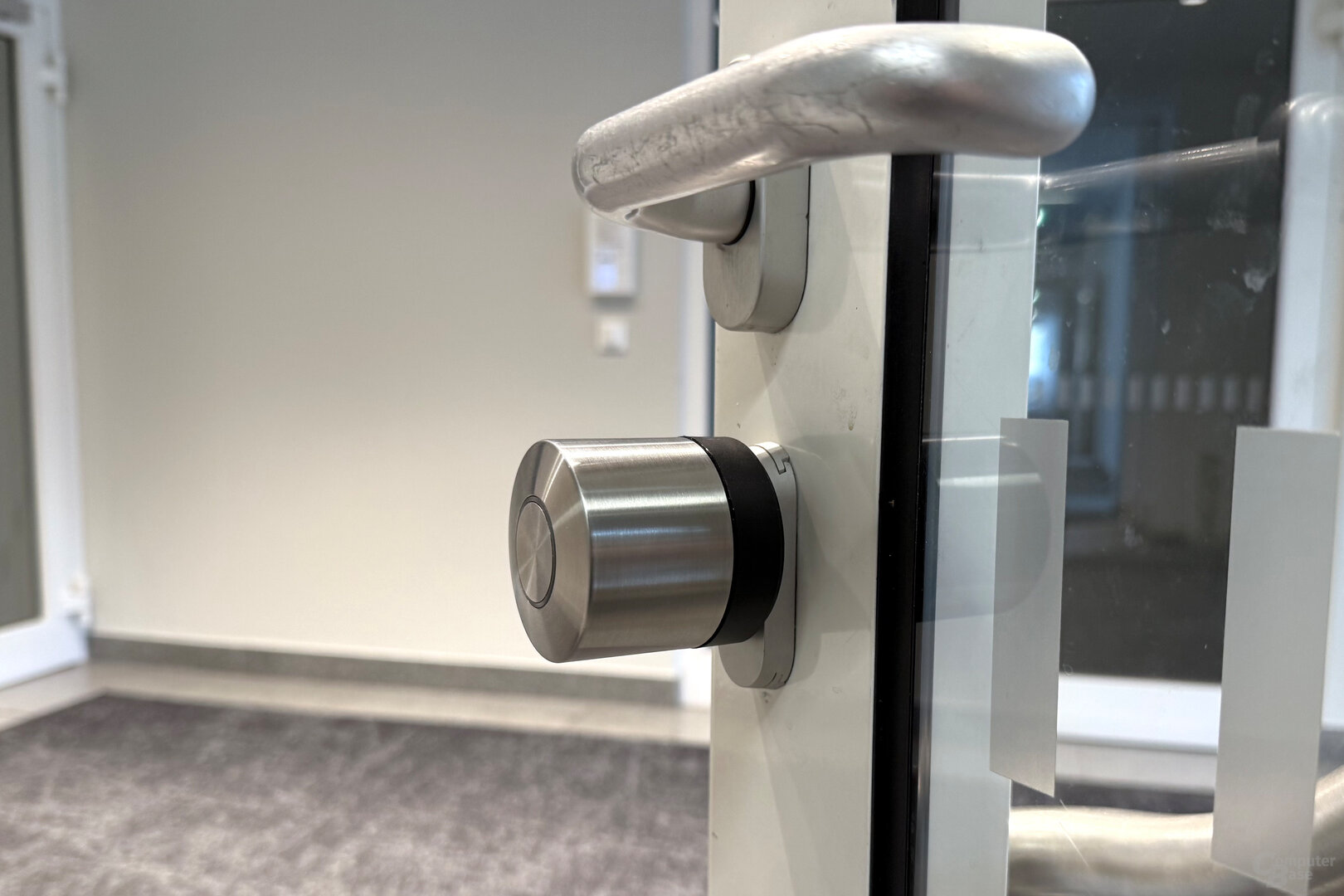 Das Nuki Smart Lock Ultra im montierten Zustand