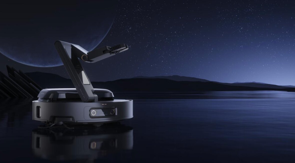 Mehrgelenk-Roboterarm räumt auf und putzt