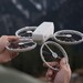 DJI Flip: Neue Einsteigerdrohne für Vlogger startet aus der Hand