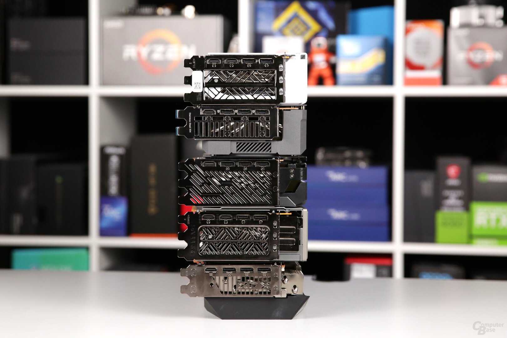 Sapphire Pure, Asus TUF Gaming OC, ASRock Taichi OC, Sapphire Nitro+ und XFX Mercury OC (v.o.n.u.)