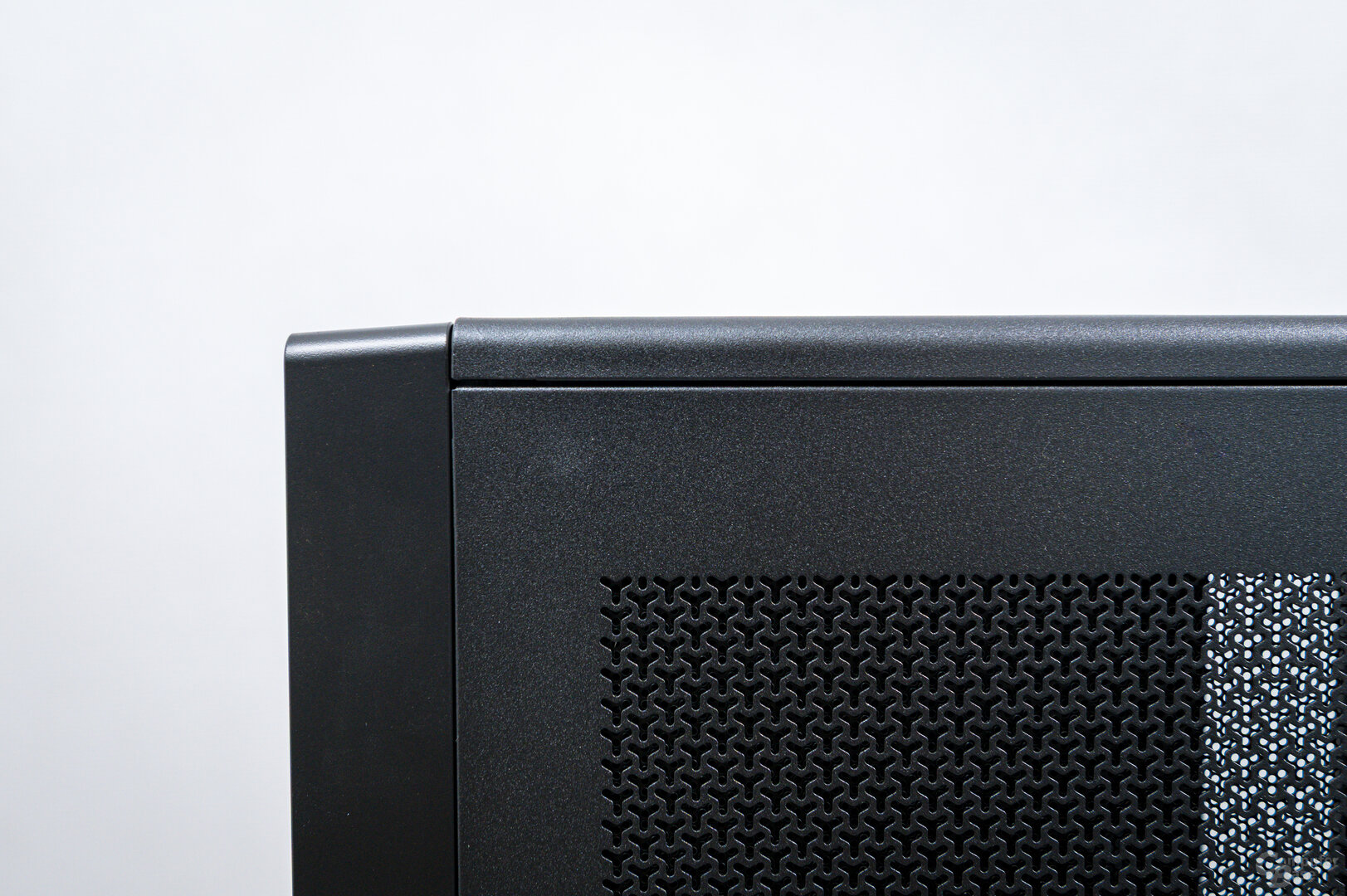 Corsair Frame 4000D im Test: Überstehende Kanten und schlechtes Spaltmaß