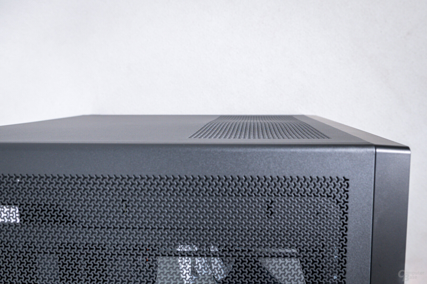 Corsair Frame 4000D im Test: Dünnes Seitenteil führt zu Wellen