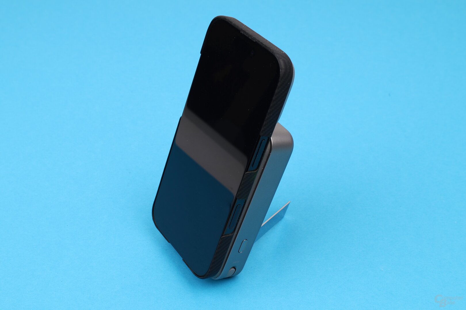 EcoFlow Rapid 10.000 mAh: Steht auch mit Smartphone stabil