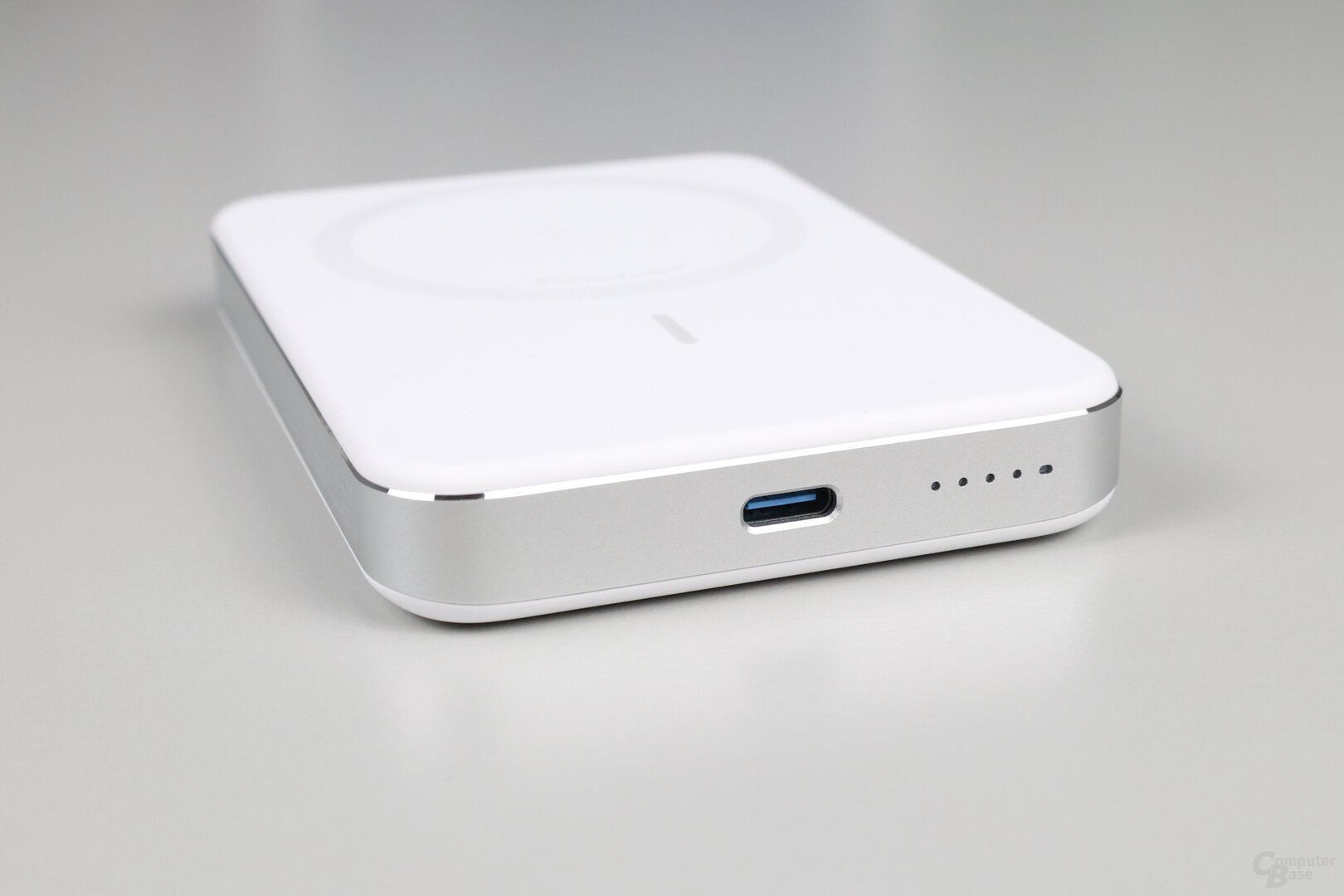 Anker MagGo Slim: Ein USB-C-Anschluss ermöglicht auch kabelgebundenes Laden