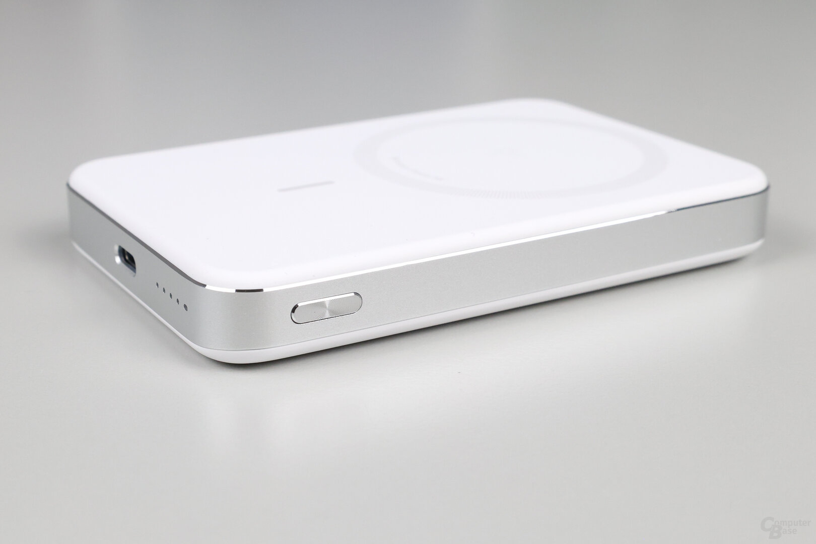 Anker MagGo Slim: Dünnes Design mit Taste