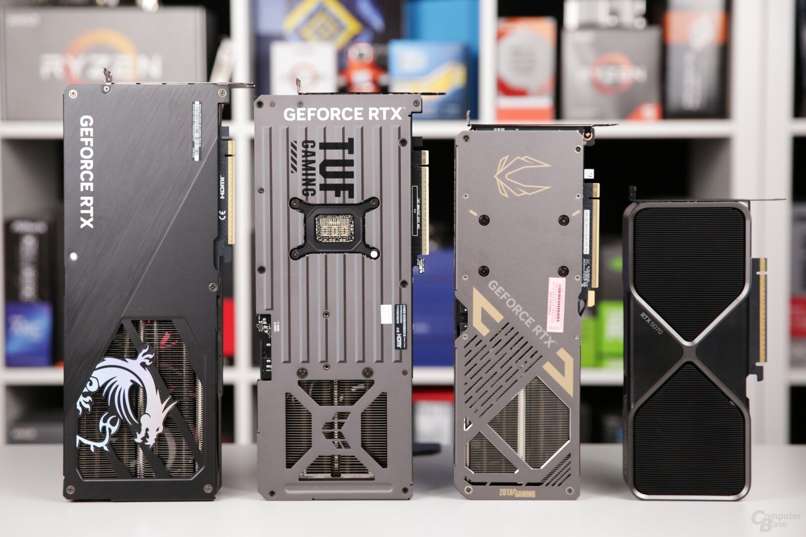 Custom-Designs der GeForce RTX 5070 im Test: MSI Gaming Trio OC, Asus TUF Gaming OC, Zotac Solid und Nvidia „FE“ (v.l.n.r.)