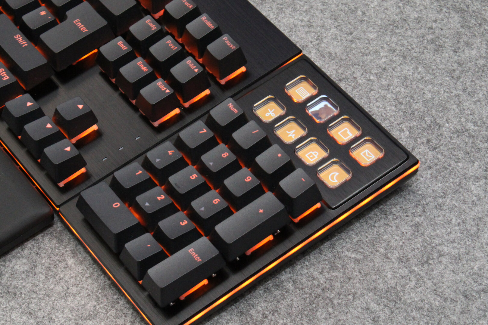 Ob Symbole oder Bilder: Die Displays unter den Tasten sind flexibel