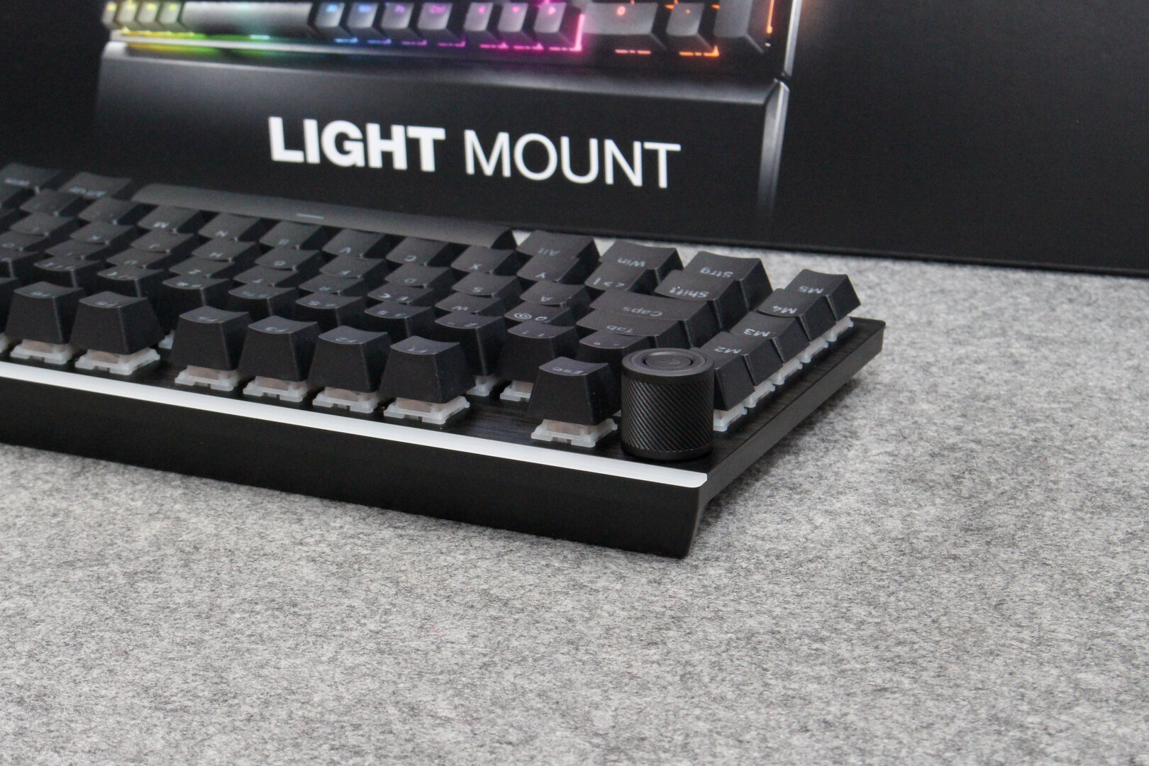 Der Drehregler sitzt ein wenig zu dicht an der Escape-Taste