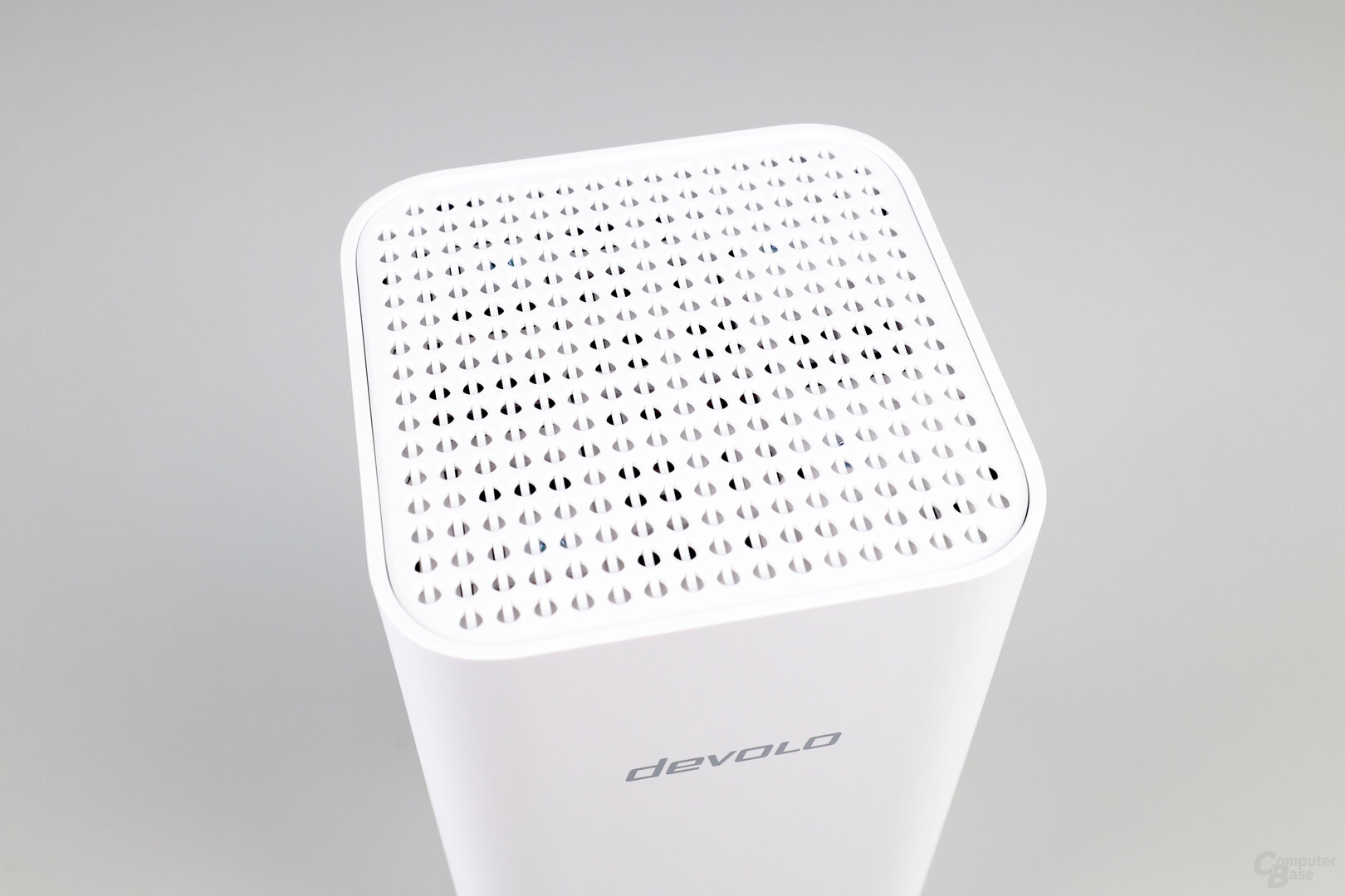 Devolo WiFi 6 Router 3600 5G LTE: Durchlöcherte Oberseite zur Wärmeabfuhr
