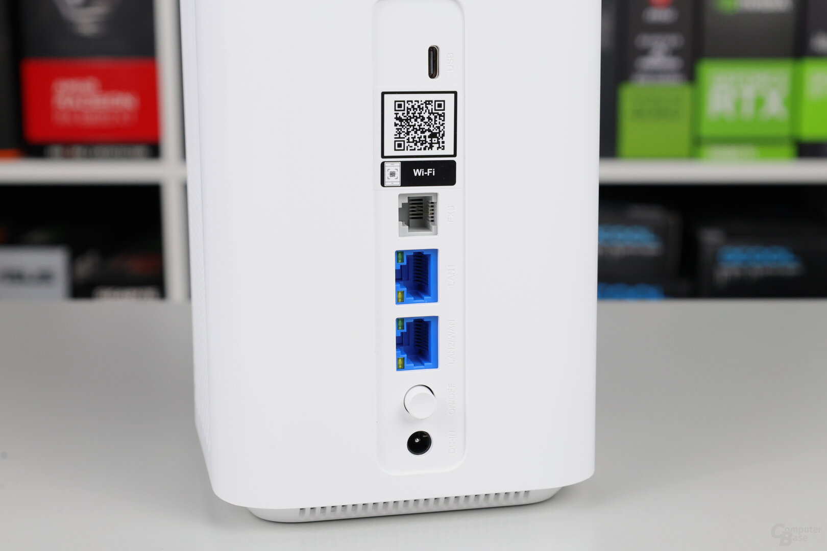 LAN, Telefon, Strom und Power-Taste des Devolo WiFi 6 Router 3600 5G LTE
