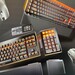 Light Mount & Dark Mount: be quiet! macht Tastaturen leise und modular