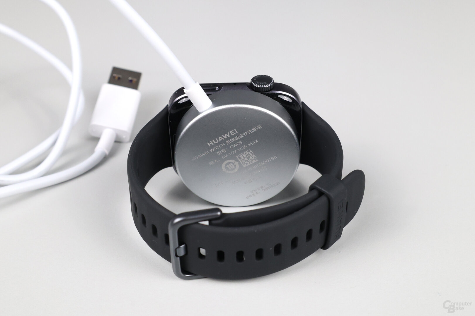 Huawei Watch Fit 4 mit kabellosem Ladepad