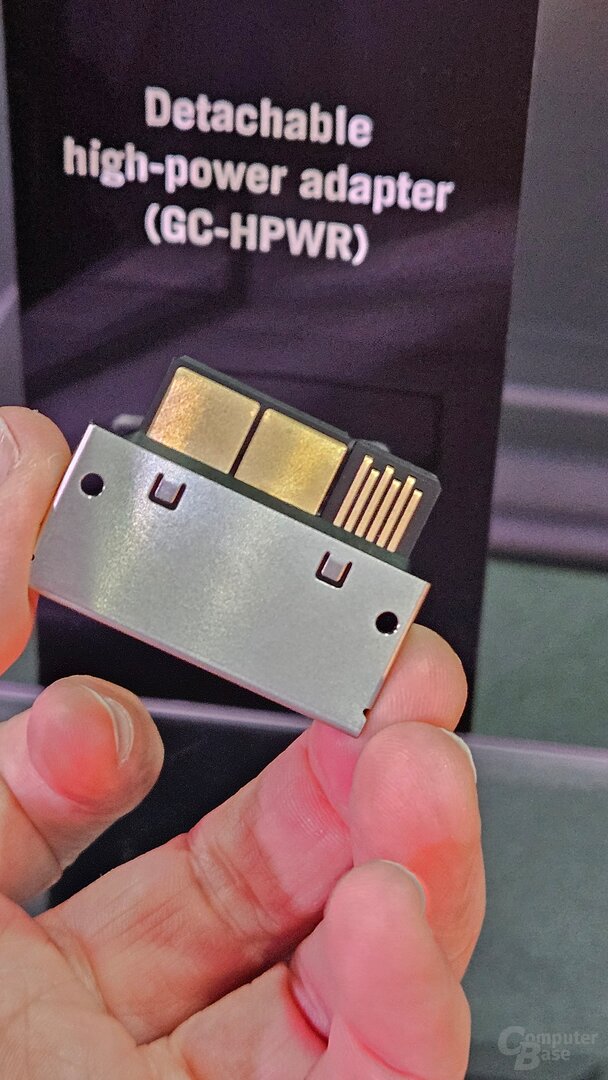 Asus BTW: Der neue GC-HPWR-Stecker kann entfernt werden und überträgt bis zu 1.000 Watt