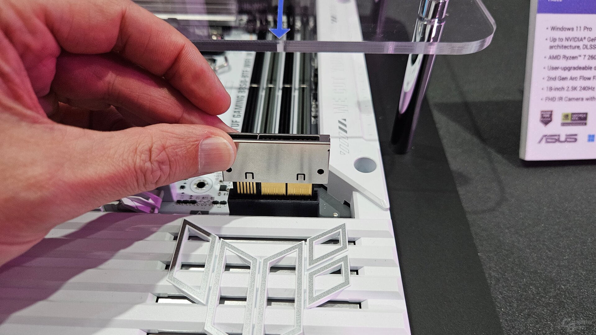 Der GC-HPWR-Stecker kann entfernt werden und überträgt bis zu 1.000 Watt