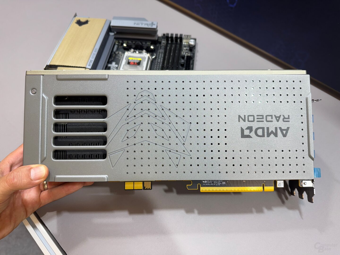 Mit „Phantomlink“ nutzt Sapphire bei ausgewählten Grafikkarten und Mainboards in Zukunft Asus' GC-HPWR-Standard zur kabellosen Stromversorgung