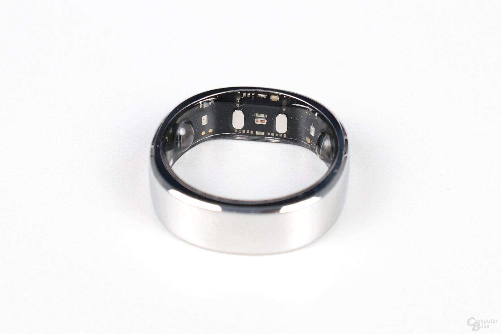 Ladekontakte und Sensoren des Smart Rings