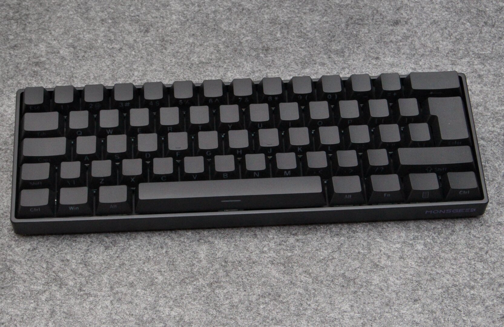Die Fun60 Pro HE fällt durch ihr „Stealth“-Design auf