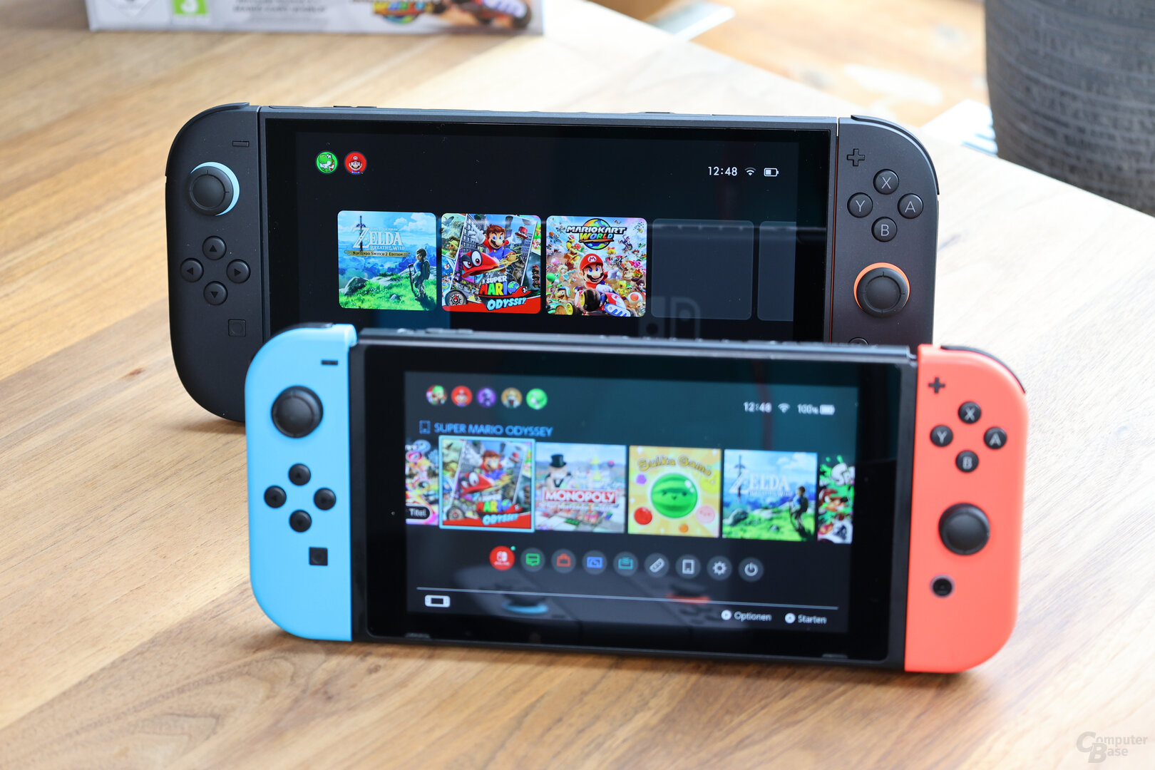 Nintendo Switch 2 hinter Switch 1
