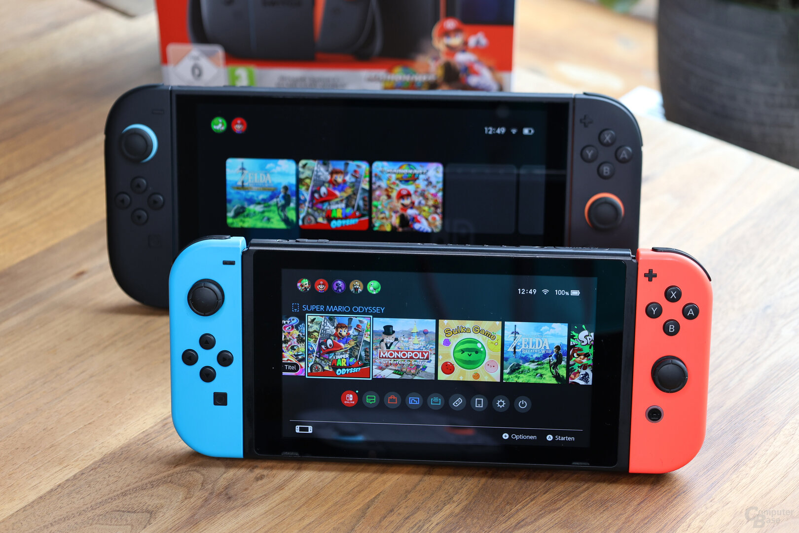 Nintendo Switch 2 hinter Switch 1