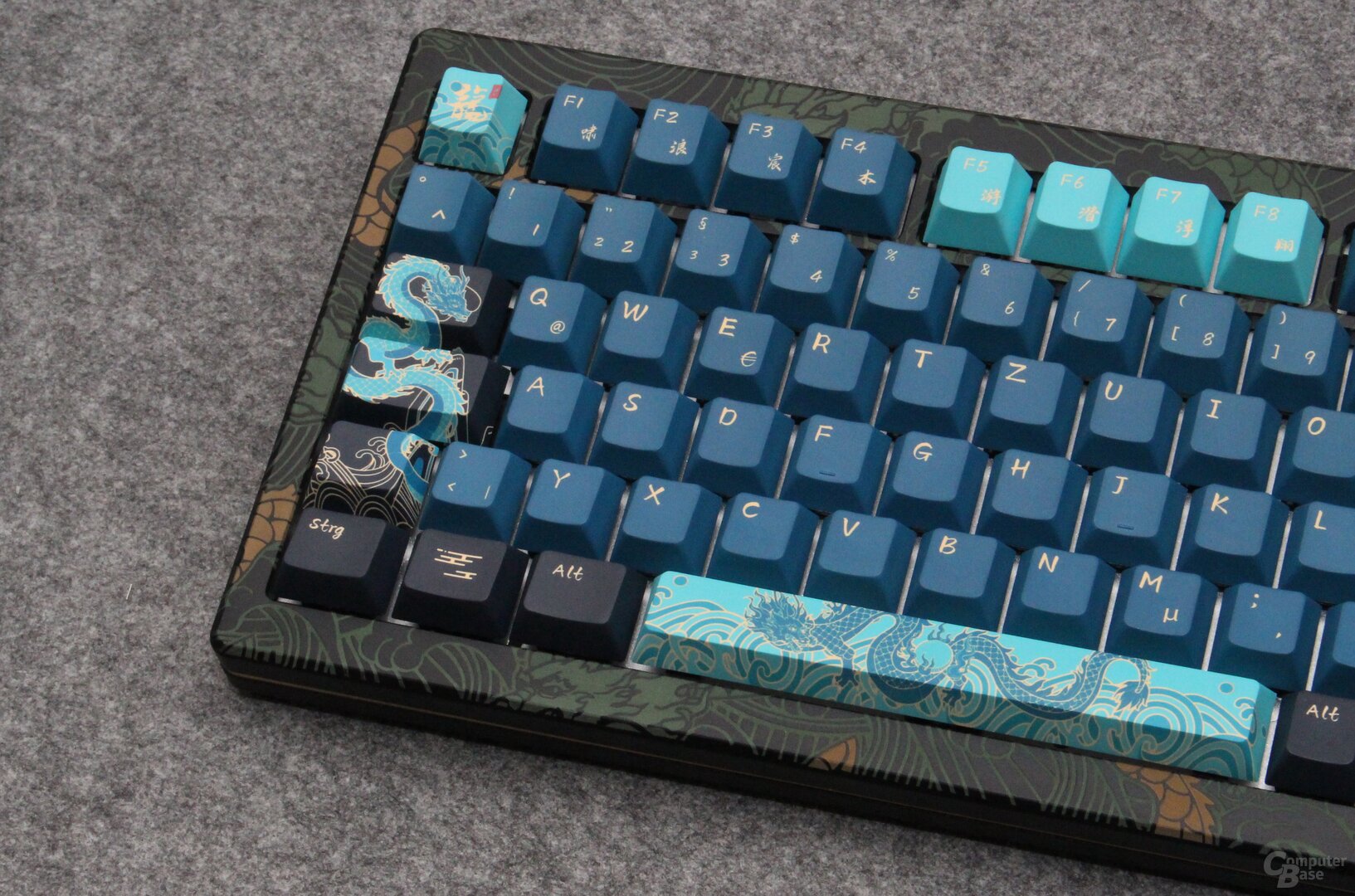 Die Ablesbarkeit wird zweitrangig; die Zielgruppe der Tastatur sind ohnehin Vielnutzer