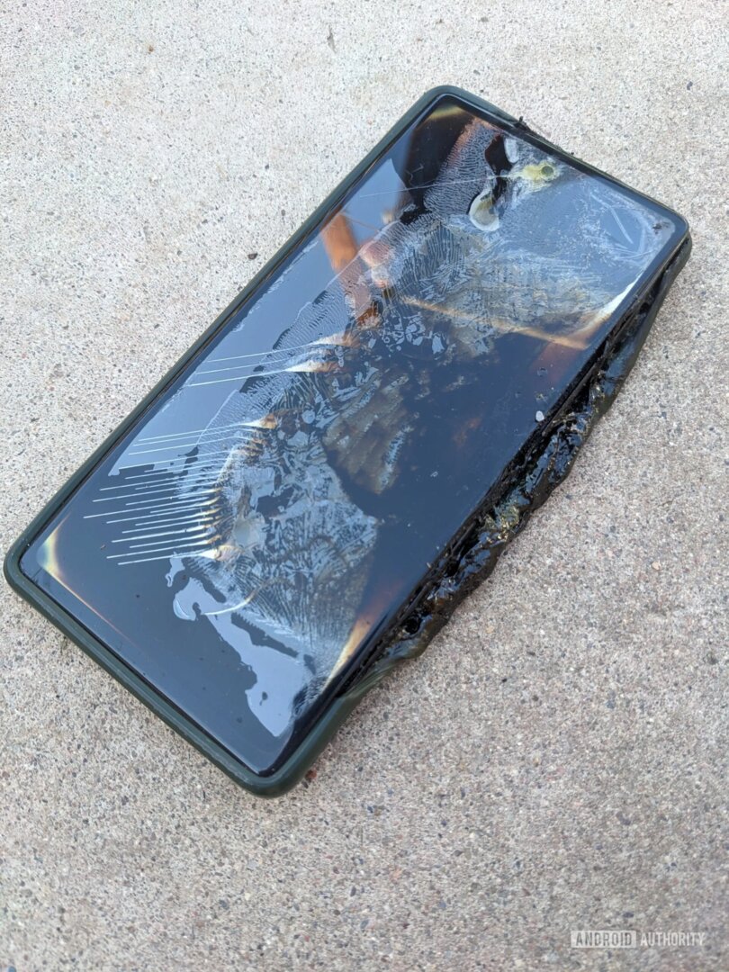 Ein Pixel 6a von Google nach Überhitzung des Akkus
