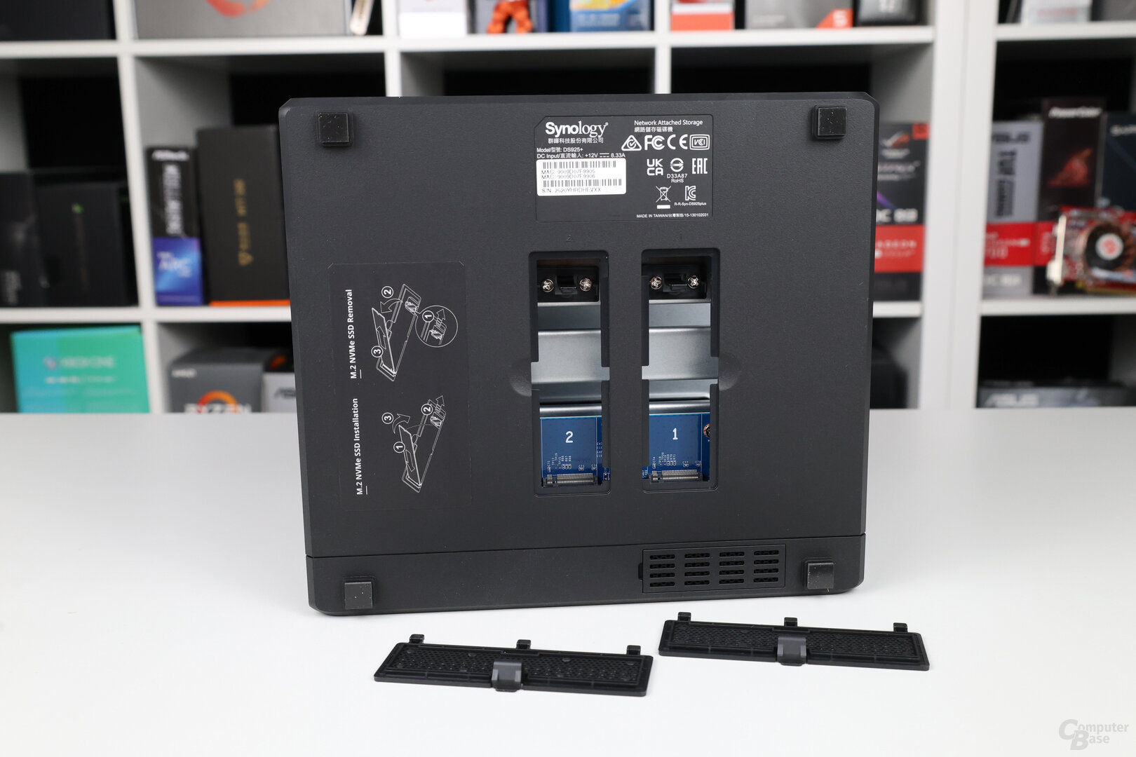 An der Unterseite der DS925+ können zwei M.2-SSDs verbaut werden