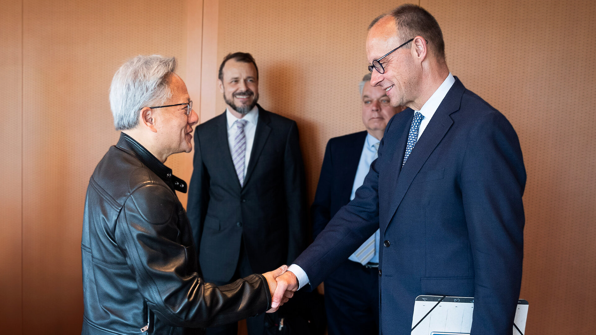 Nvidia-CEO Jensen Huang trifft sich mit Bundeskanzler Friedrich Merz