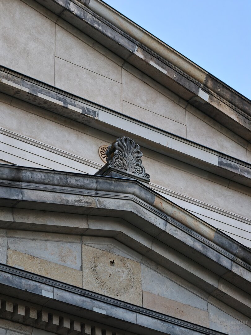 Oppo Find X8 Ultra (f/3.1, ISO 400, 1/100 s)