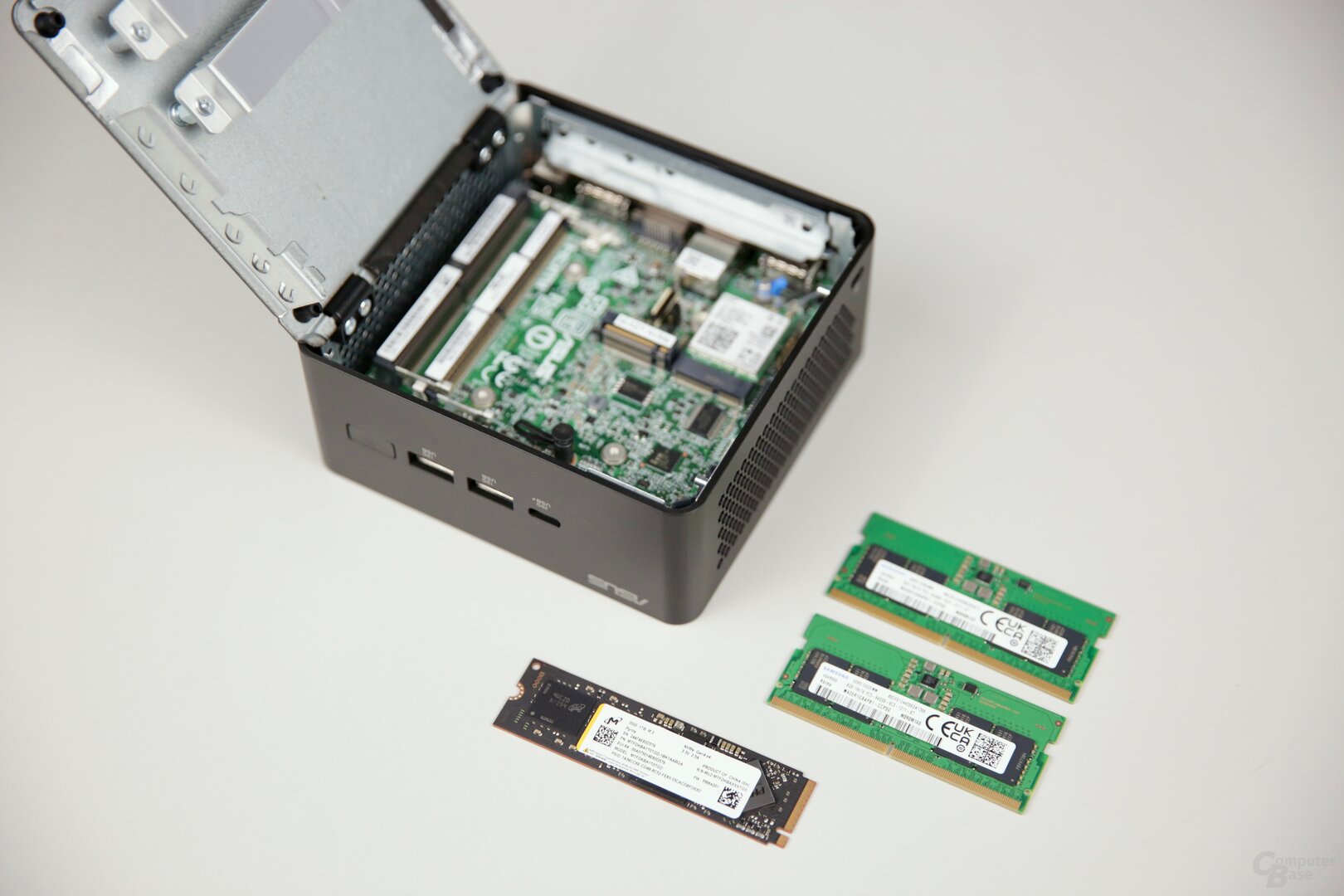 Asus NUC 15 Pro im Test: Beim „Kit“ müssen Kunden noch RAM (SODIMM) und eine SSD (M.2) kaufen