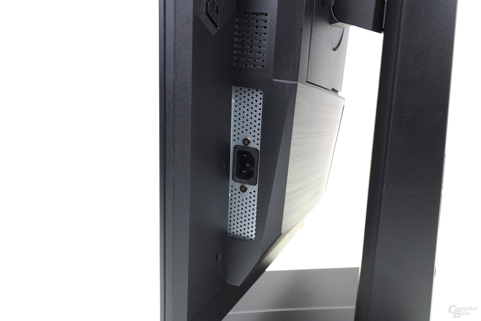 Stromanschluss des MSI MPG 272URXDE QD-OLED