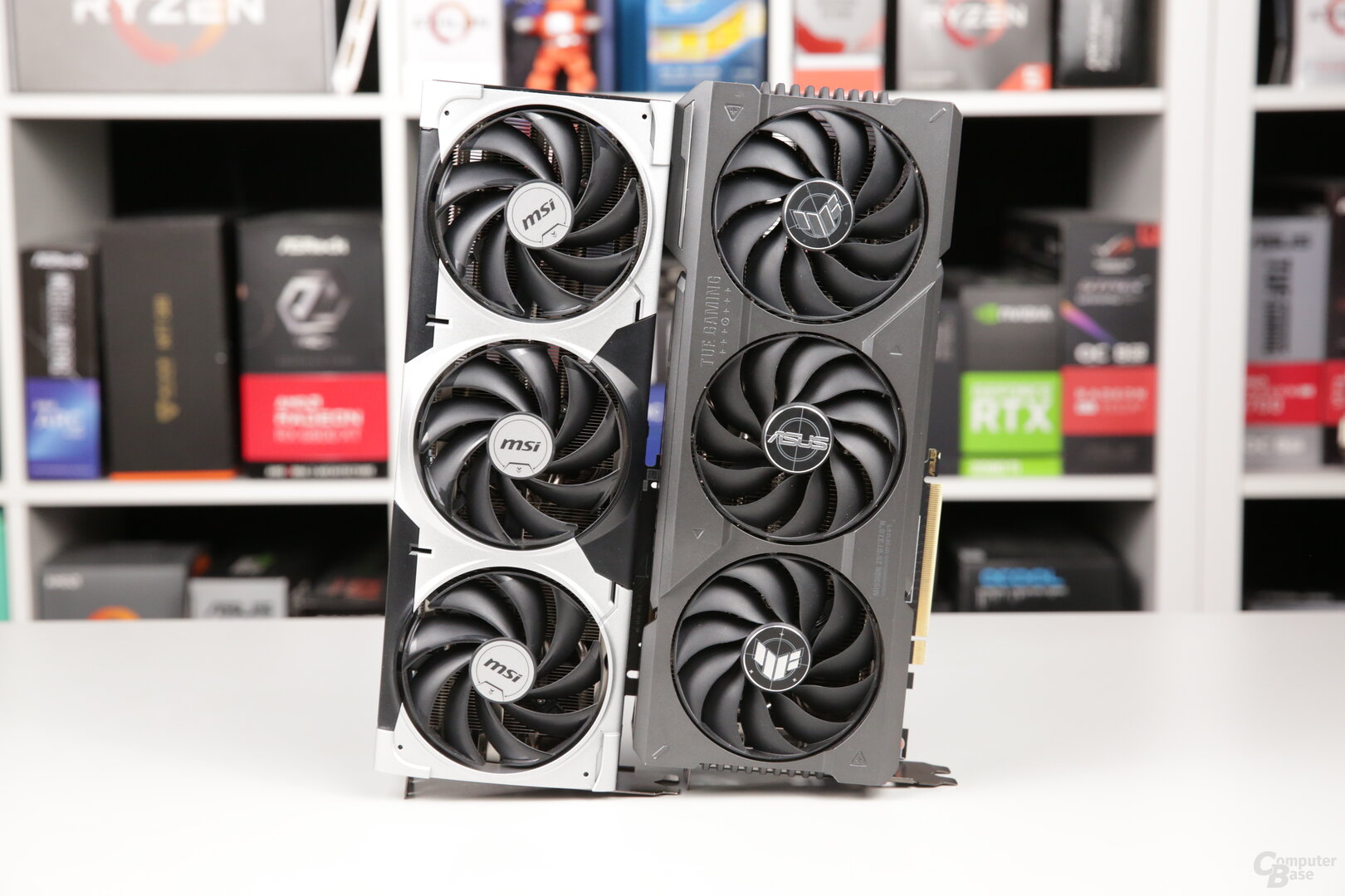 Nvidia Blackwell (RTX 5070 Ti, Links) und Lovelace (RTX 4070 Ti Super, Rechts)