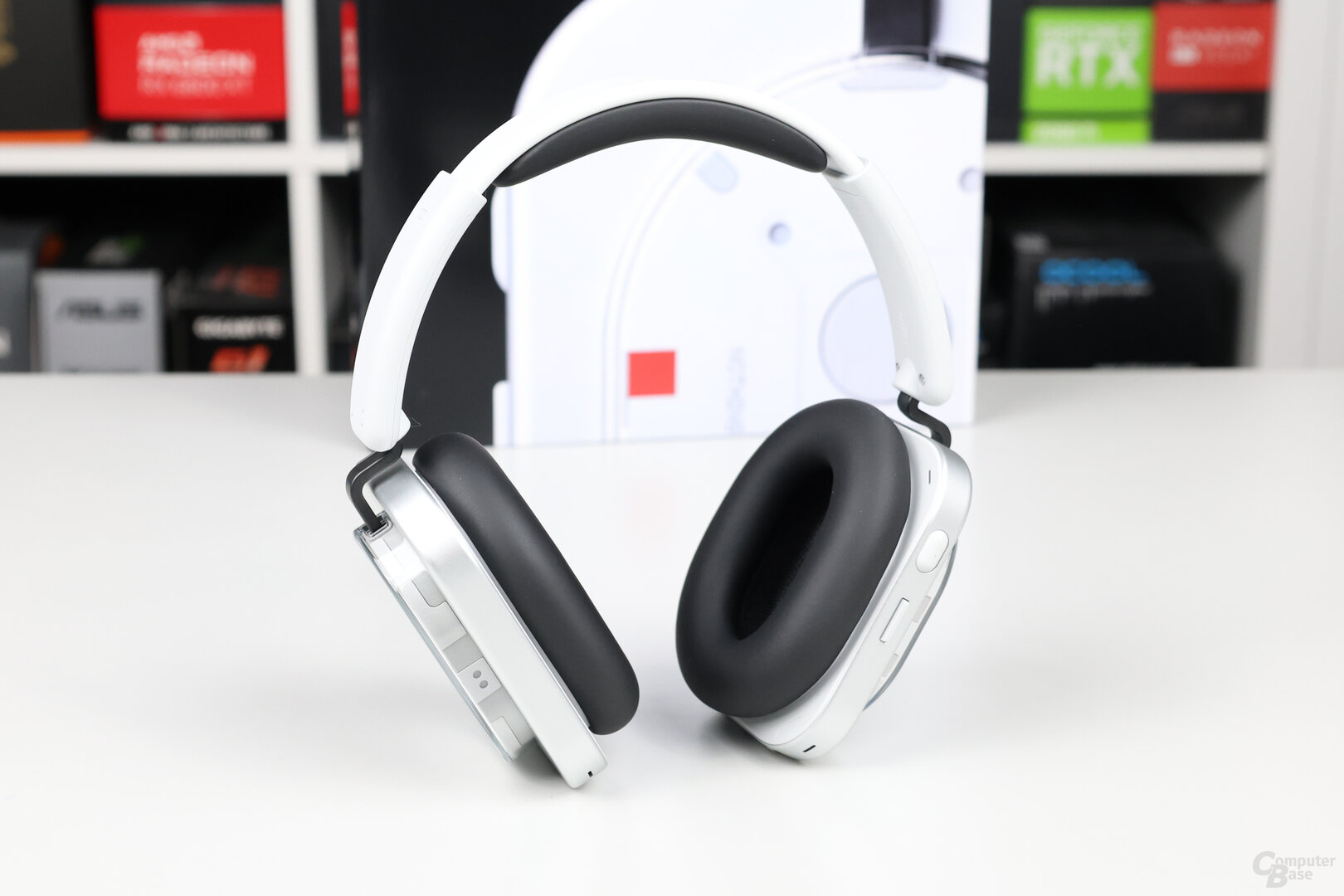 Steht auch ohne Ständer: Nothing Headphone (1)