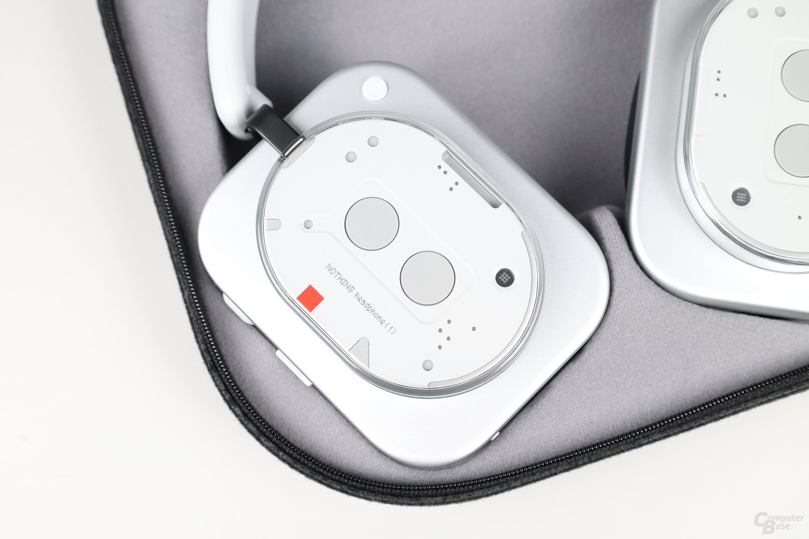 Headphone (1): Aluminium und transparenter Kunststoff vereint