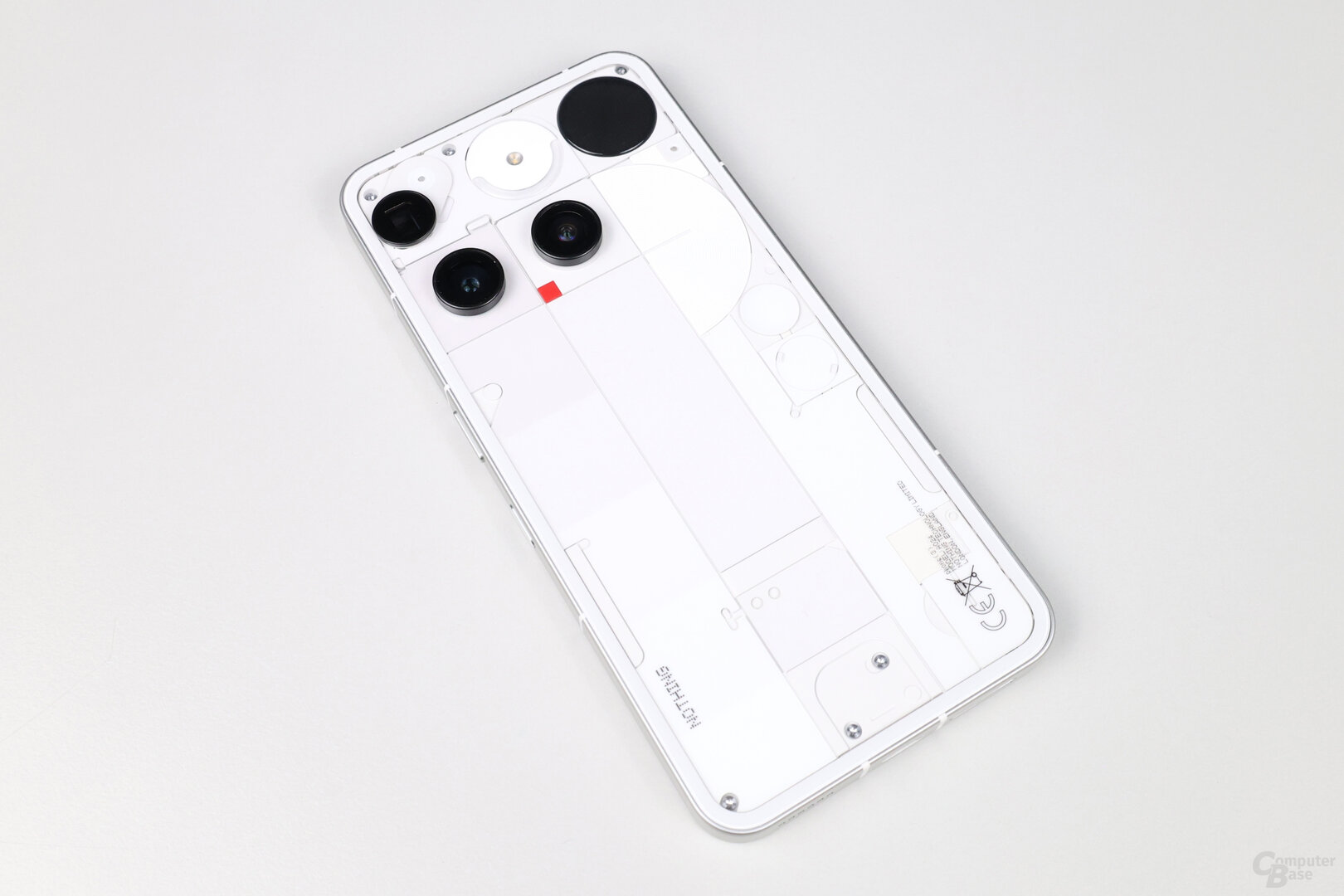 Dreispaltiges Design der Rückseite des Phone (3)