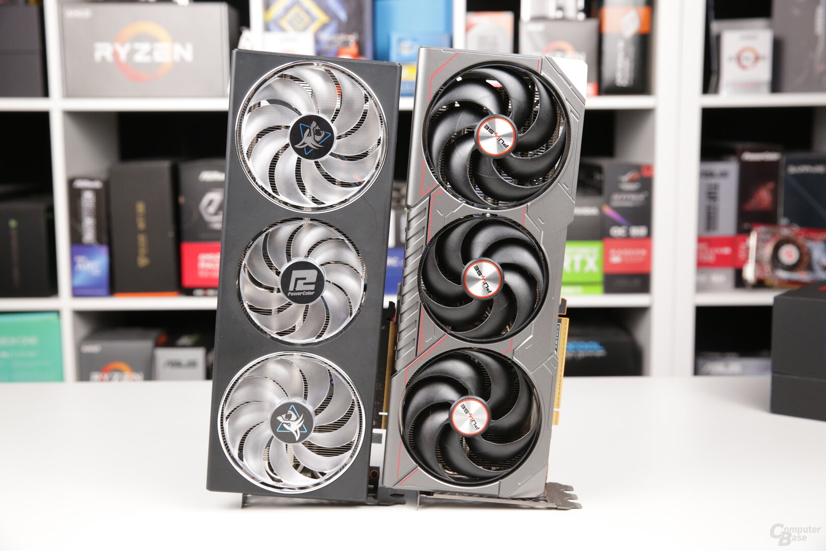 Radeon RX 7900 GRE (Links) vs. Radeon RX 9070 GRE (Rechts)