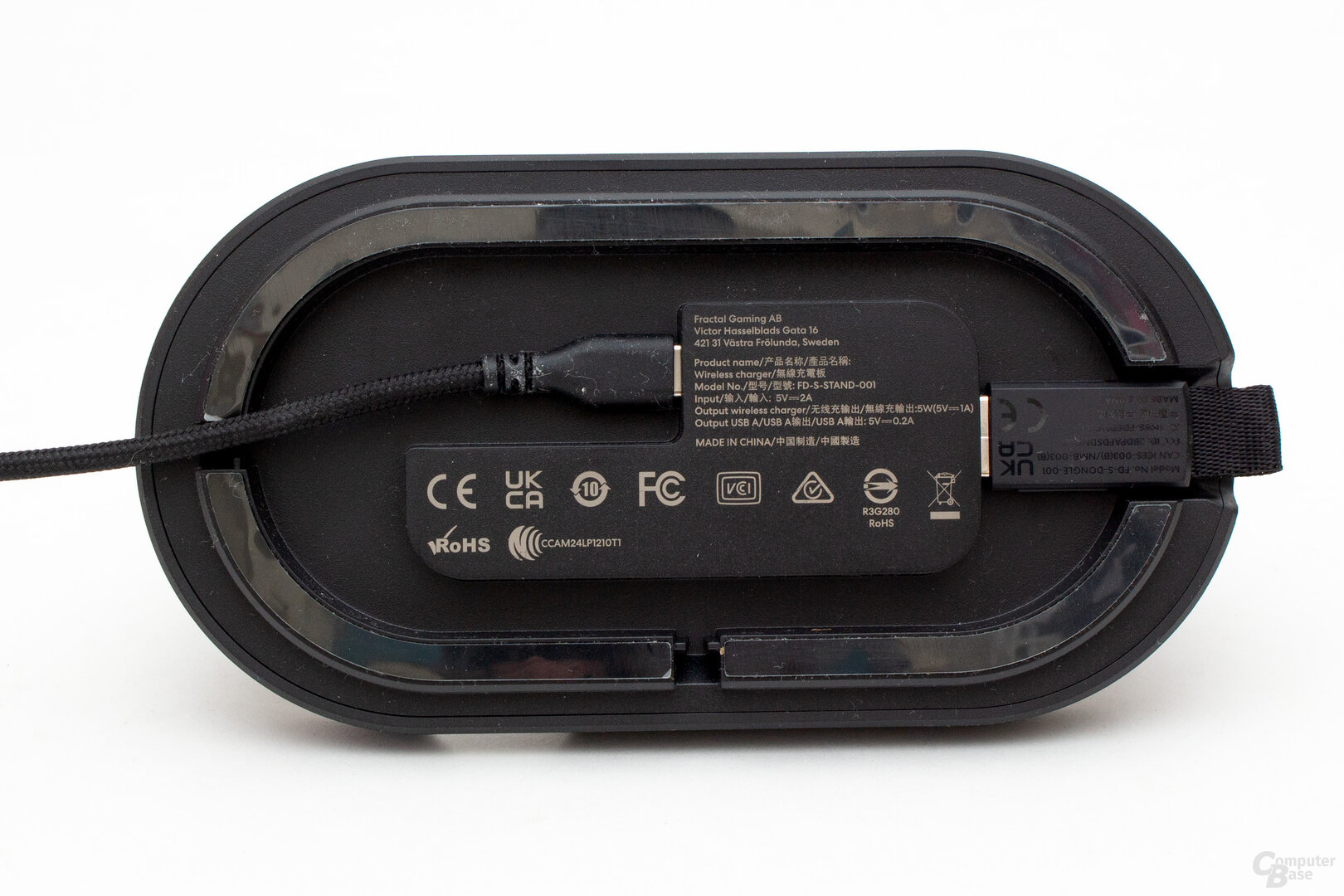 An der Ladeschale lässt sich auch der Funk-Dongle anschließen