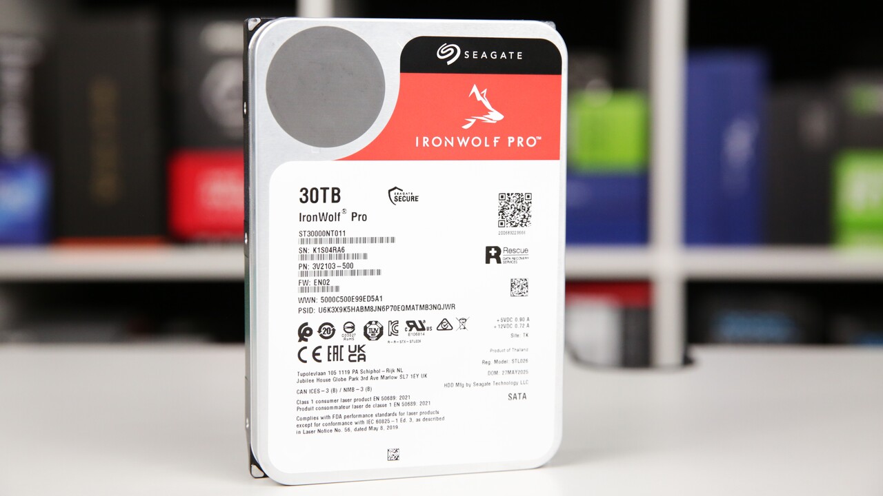 IronWolf HDD mit HAMR im Test: Seagate presst mit Hitze 30 TB auf nur zehn Platter