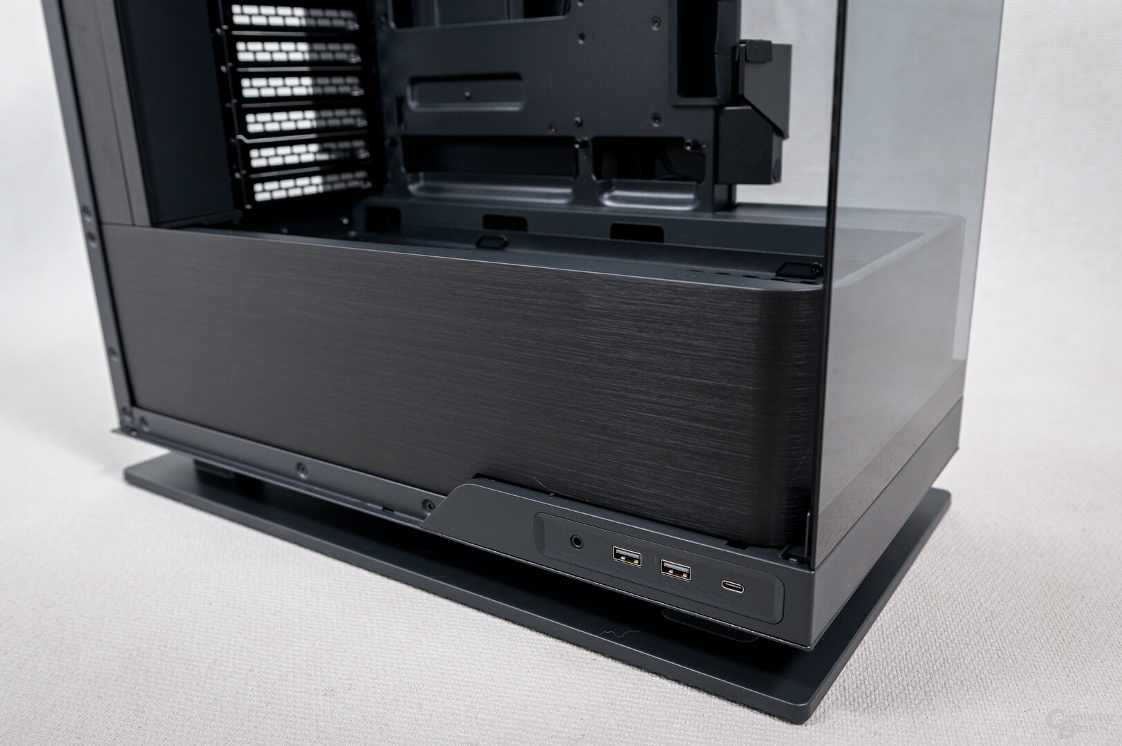 yannick.friedsam@corsair.com